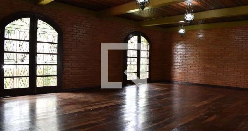 Casa para Aluguel - Pilarzinho, 3 Quartos,  173 m² - Curitiba