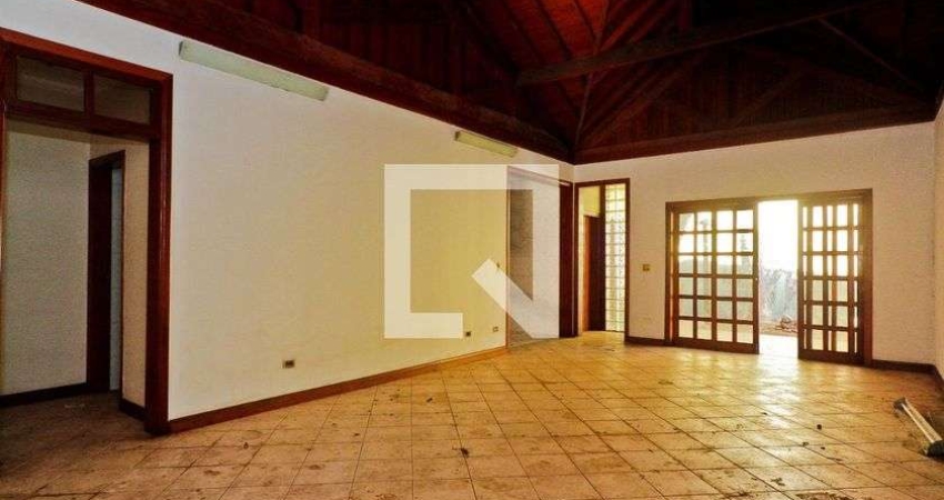 Casa para Aluguel - Jardim Peri, 3 Quartos,  3825 m² - São Paulo