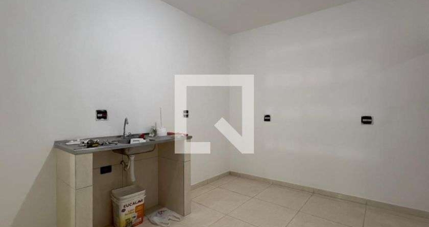 Casa para Aluguel - Vila Rio de Janeiro, 1 Quarto,  30 m² - Guarulhos