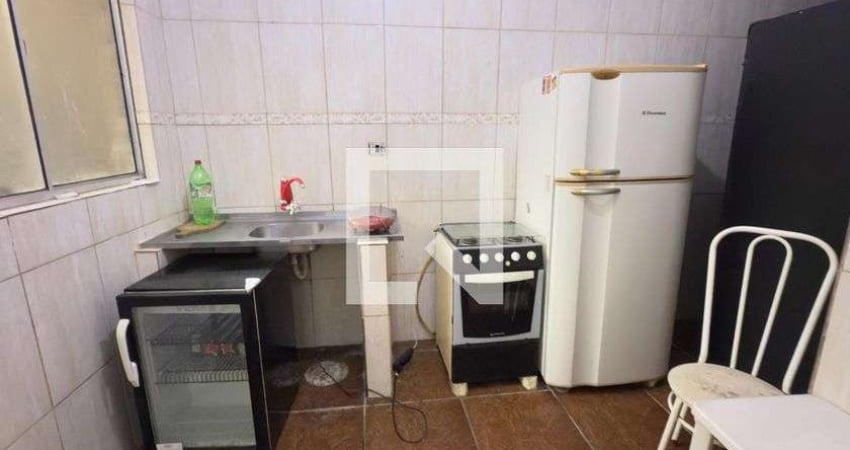 Casa para Aluguel - Boqueirão, 1 Quarto,  15 m² - Praia Grande
