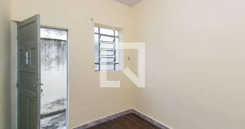 Casa para Aluguel - Ramos, 1 Quarto,  62 m² - Rio de Janeiro
