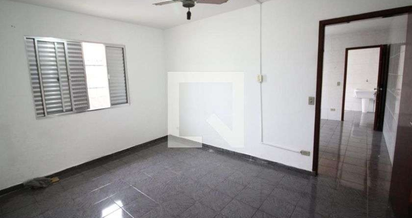 Casa para Aluguel - Umuarama, 1 Quarto,  58 m² - Osasco