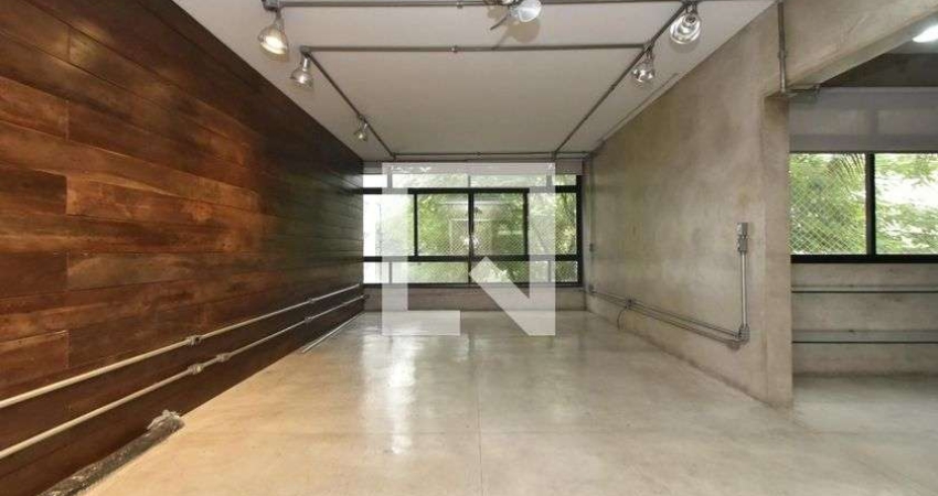 Apartamento para Aluguel - Higienópolis, 1 Quarto,  132 m² - São Paulo