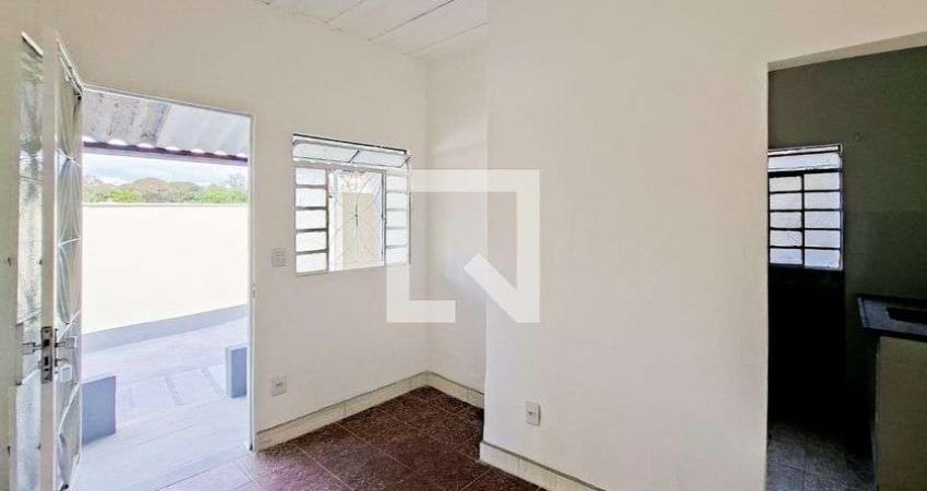 Casa para Aluguel - Cachoeirinha, 1 Quarto,  50 m² - Belo Horizonte