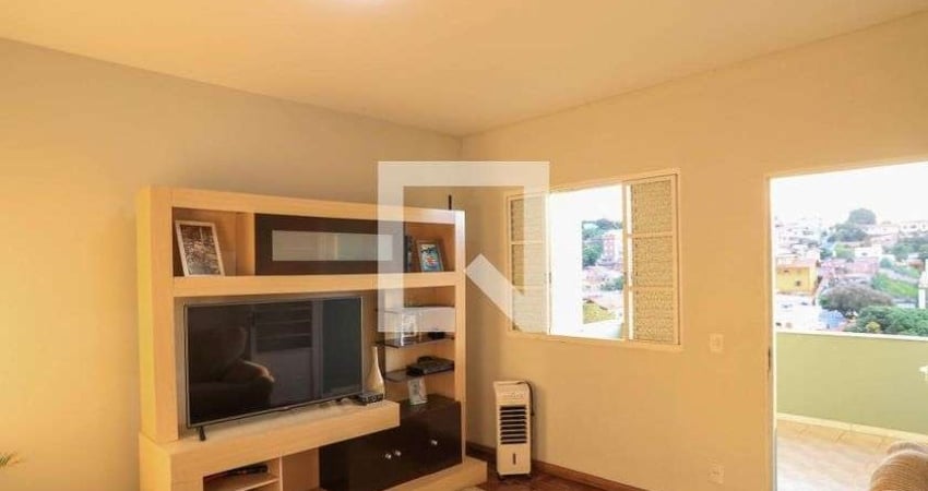 Casa para Aluguel - Cachoeirinha, 2 Quartos,  170 m² - Belo Horizonte
