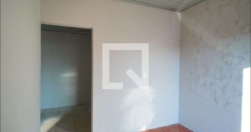 Casa para Aluguel - Farrapos, 2 Quartos,  56 m² - Porto Alegre