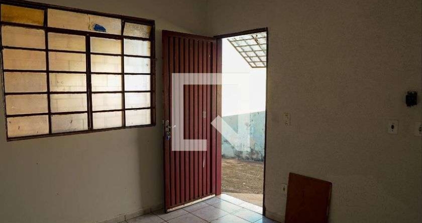 Casa para Aluguel - Jardim Maria Inês, 2 Quartos,  138 m² - Aparecida de Goiânia