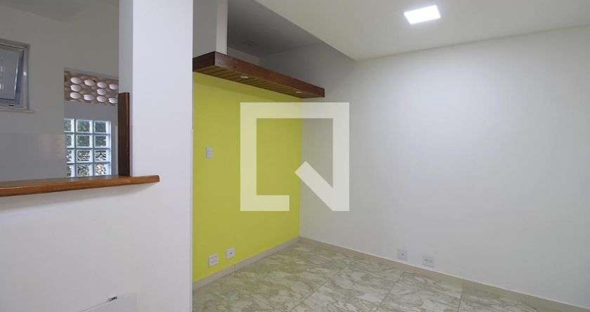 Casa para Aluguel - Bento Ribeiro, 1 Quarto,  25 m² - Rio de Janeiro