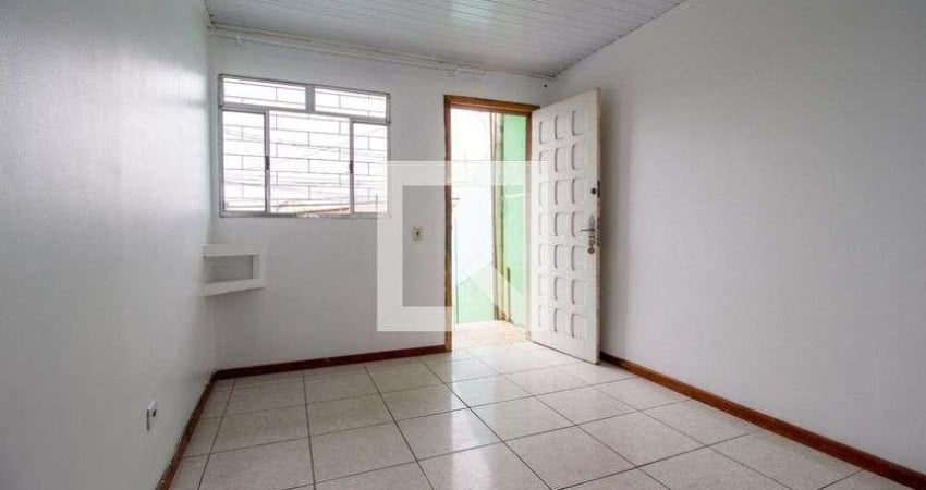 Casa para Aluguel - Sítio Cercado, 3 Quartos,  75 m² - Curitiba