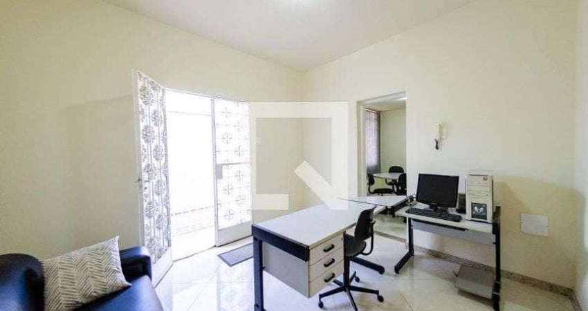Casa para Aluguel - Carlos Prates, 3 Quartos,  300 m² - Belo Horizonte