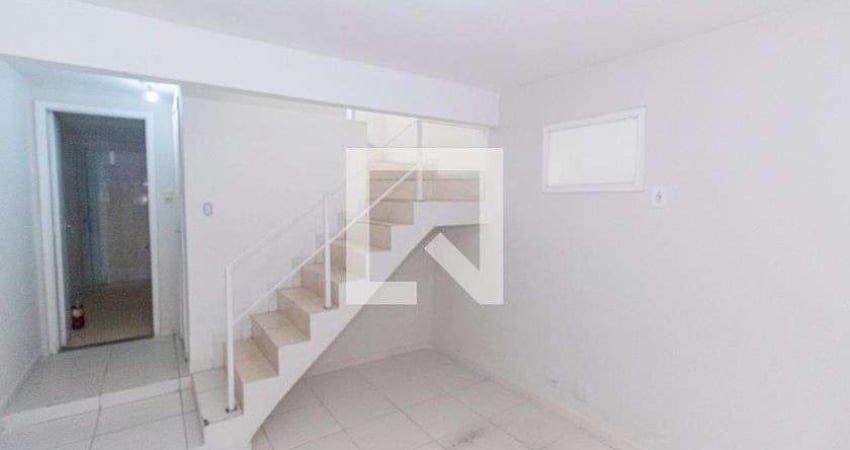 Casa para Aluguel - Vila Valqueire, 2 Quartos,  130 m² - Rio de Janeiro