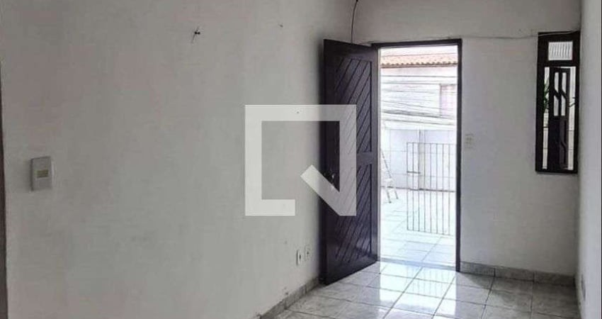 Casa para Aluguel - Mussurunga, 2 Quartos,  70 m² - Salvador