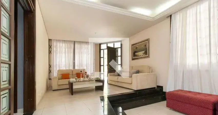 Casa para Aluguel - Cidade Industrial de Curitiba, 3 Quartos,  700 m² - Curitiba
