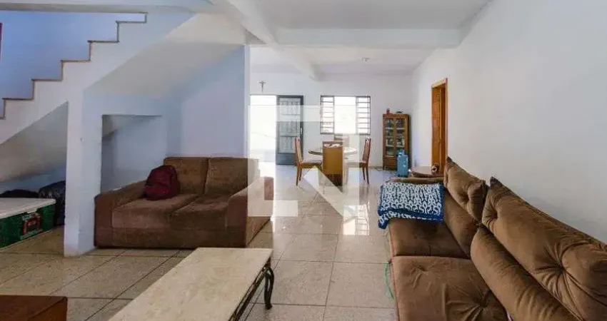 Casa para Aluguel - Nova Esperança, 1 Quarto,  150 m² - Belo Horizonte