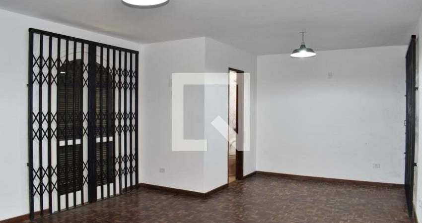 Casa para Aluguel - Xaxim, 3 Quartos,  180 m² - Curitiba