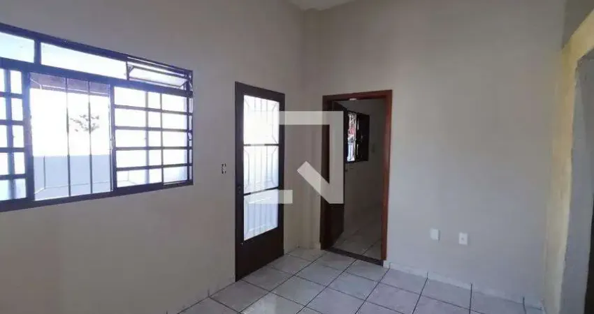 Casa para Aluguel - Maringá, 2 Quartos,  70 m² - Jundiaí