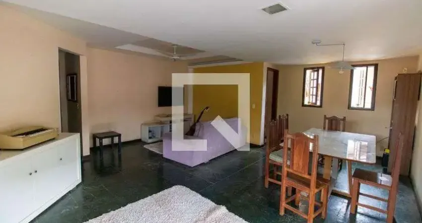 Casa para Aluguel - Engenho do Mato, 3 Quartos,  750 m² - Niterói