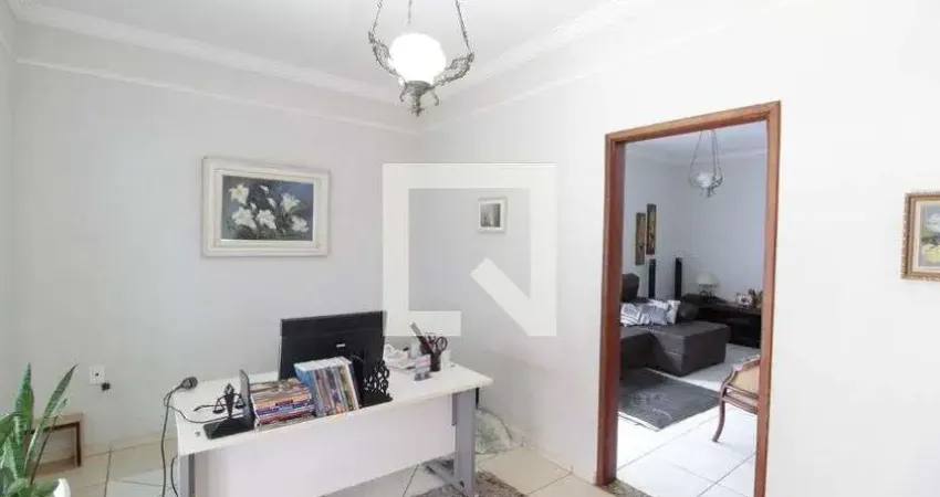 Casa para Aluguel - Chácaras Tubalina e Quartel, 5 Quartos,  221 m² - Uberlândia