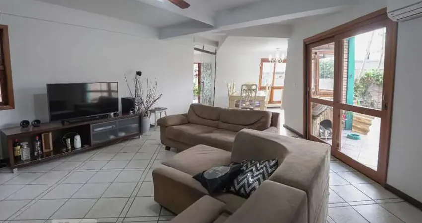 Casa para Aluguel - Cristo Rei, 4 Quartos,  305 m² - São Leopoldo