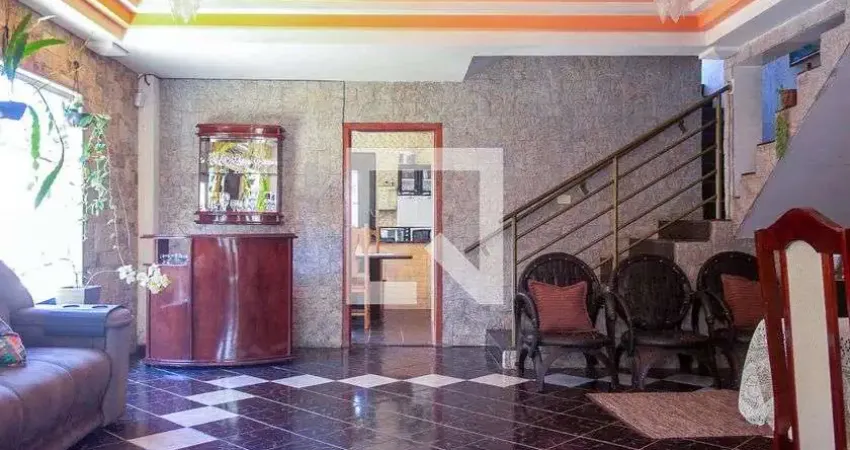 Casa para Aluguel - Centro, 3 Quartos,  230 m² - Uberlândia