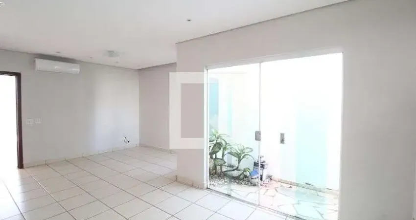 Casa para Aluguel - Jardim Karaiba, 3 Quartos,  336 m² - Uberlândia