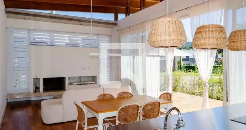 Casa / Sobrado em Condomínio para Aluguel - São João do Rio Vermelho, 4 Quartos,  375 m² - Florianópolis
