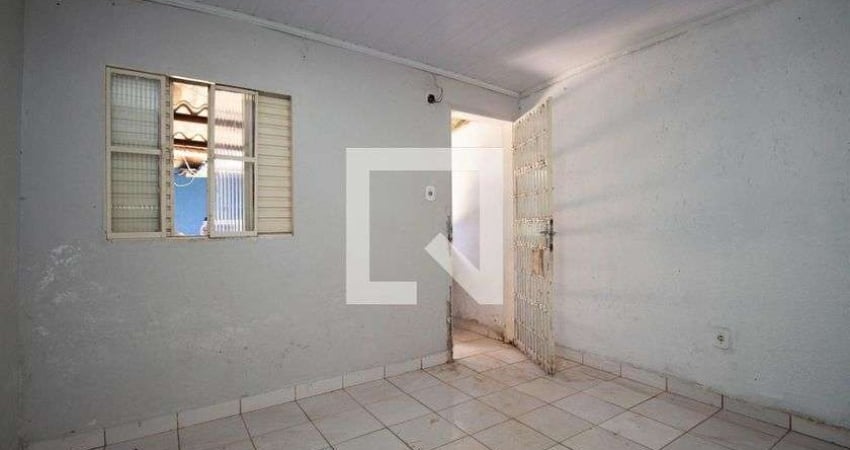 Casa para Aluguel - Ceilândia, 1 Quarto,  40 m² - Brasília