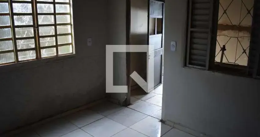 Casa para Aluguel - Samambaia Sul, 1 Quarto,  50 m² - Brasília