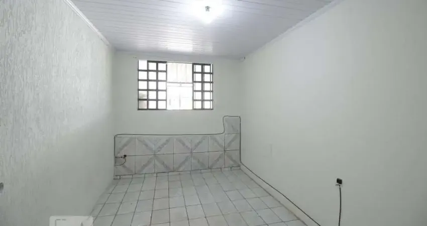 Casa para Aluguel - Taguatinga, 1 Quarto,  35 m² - Brasília