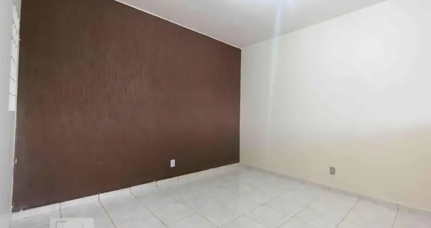Casa para Aluguel - Taguatinga, 2 Quartos,  40 m² - Brasília