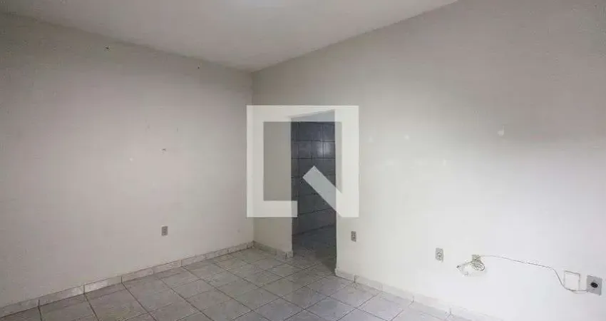 Casa para Aluguel - Segismundo Pereira, 1 Quarto,  60 m² - Uberlândia