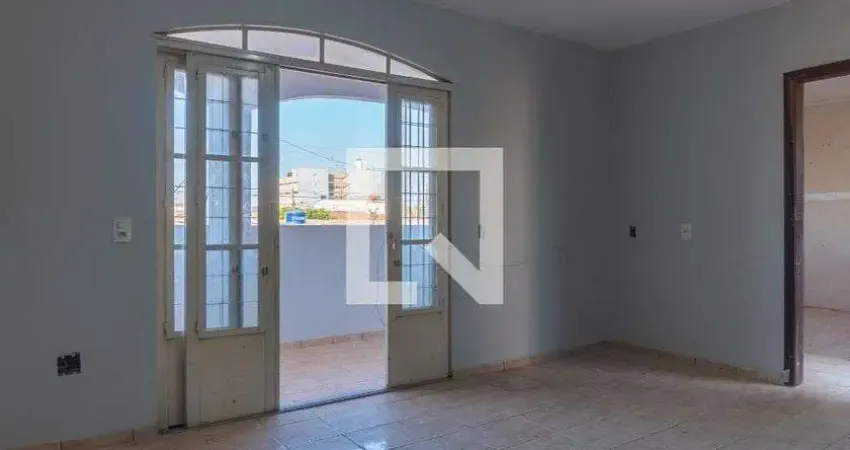 Casa para Aluguel - Ceilândia, 2 Quartos,  126 m² - Brasília