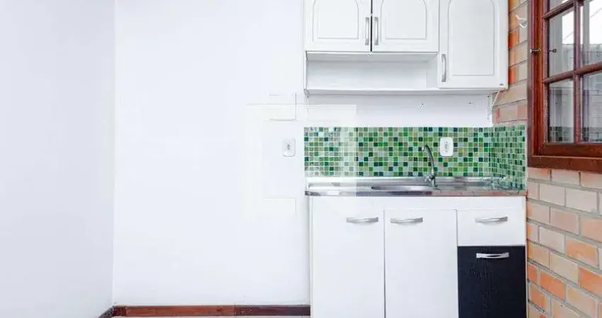 Casa para Aluguel - Rio Tavares, 1 Quarto,  30 m² - Florianópolis