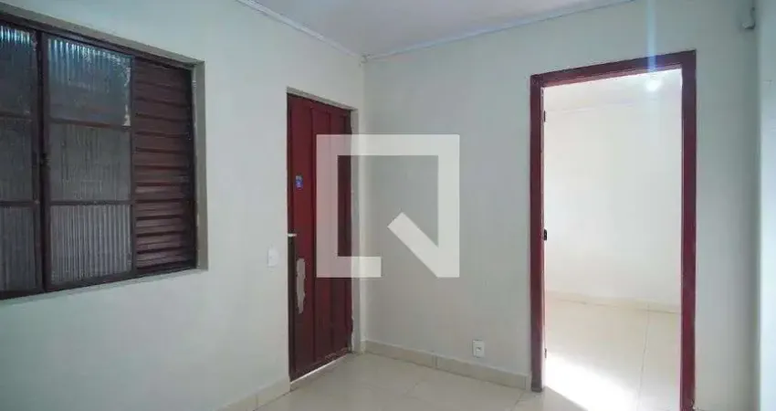 Casa para Aluguel - Industrial, 1 Quarto,  70 m² - Novo Hamburgo