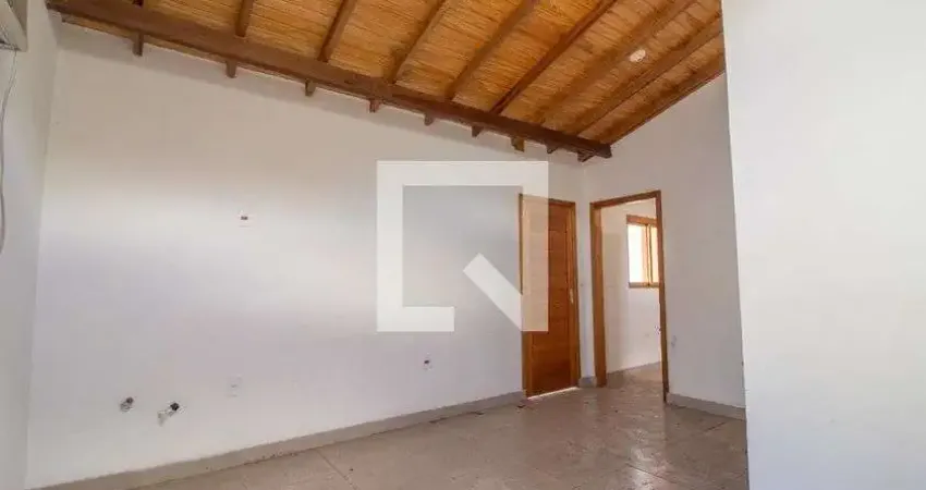 Casa para Aluguel - Jardim Itu-Sabará, 1 Quarto,  40 m² - Porto Alegre