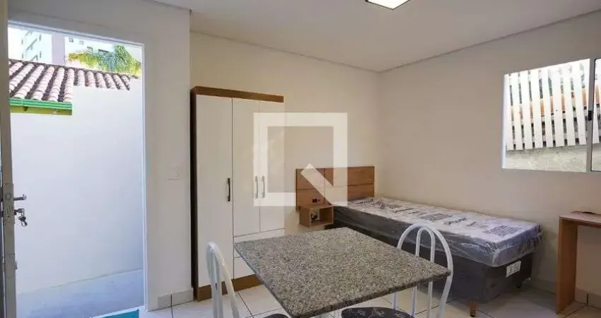 Casa / Sobrado em Condomínio para Aluguel - Córrego Grande, 1 Quarto,  15 m² - Florianópolis