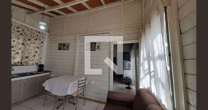 Casa para Aluguel - São João do Rio Vermelho, 1 Quarto,  40 m² - Florianópolis
