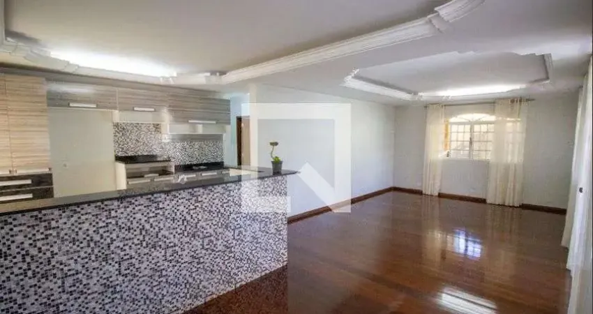 Casa para Aluguel - Taguatinga, 3 Quartos,  144 m² - Brasília