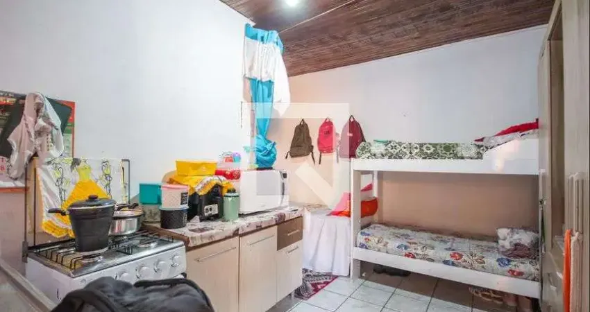 Casa para Aluguel - Centro, 1 Quarto,  47 m² - Osasco