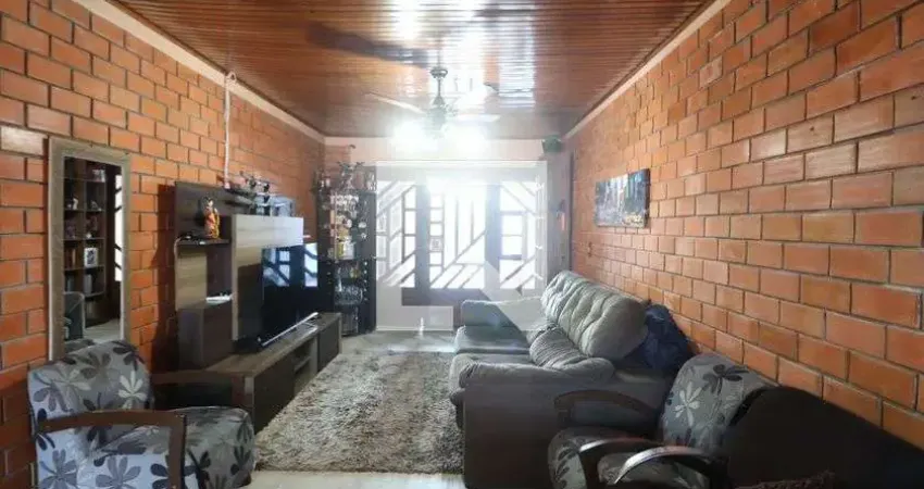 Casa para Aluguel - Nossa Sra das Graças, 3 Quartos,  107 m² - Canoas