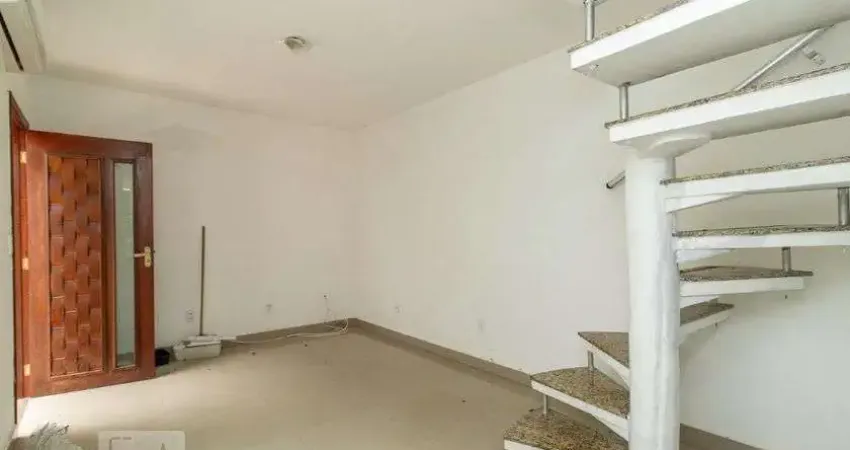 Casa com 2 quartos para alugar na Rua Amandiu, Irajá, Rio de Janeiro