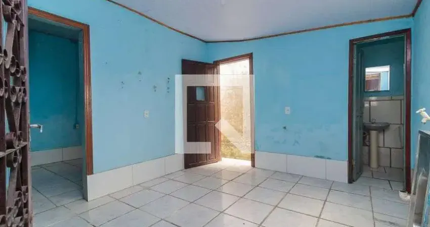 Casa para Aluguel - Cavalhada, 2 Quartos,  650 m² - Porto Alegre