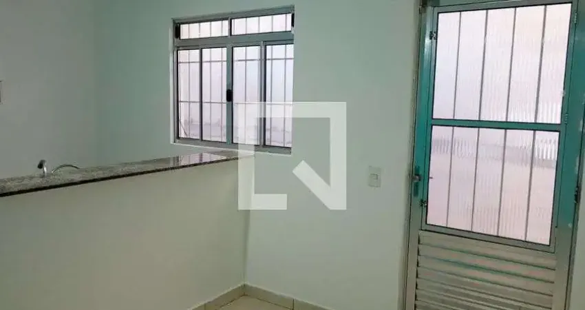 Casa com 2 quartos para alugar na Rua Ganymédes José, Santa Maria, Osasco