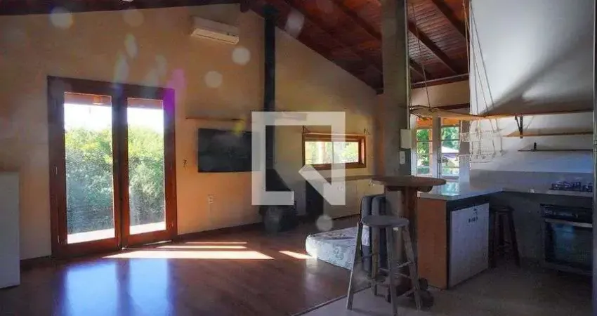 Casa para Aluguel - São João do Rio Vermelho, 1 Quarto,  100 m² - Florianópolis