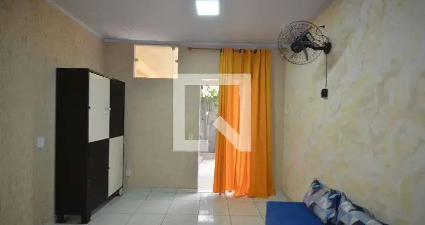 Casa para Aluguel - Campo Grande, 1 Quarto,  30 m² - Rio de Janeiro