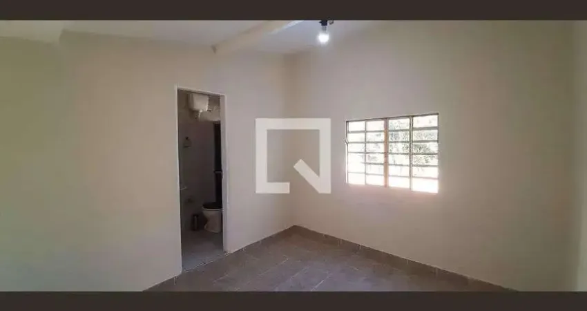 Casa para Aluguel - Centro, 1 Quarto,  40 m² - Osasco