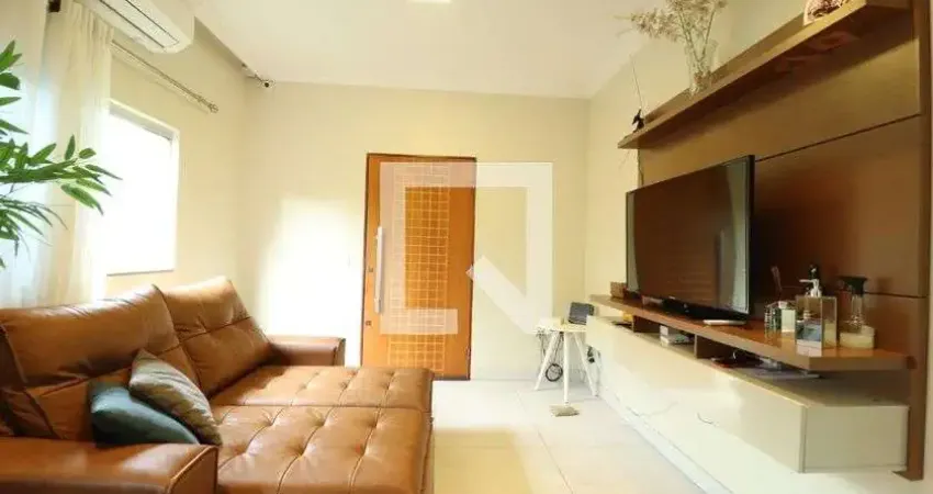 Casa para Aluguel - Segismundo Pereira, 3 Quartos,  360 m² - Uberlândia