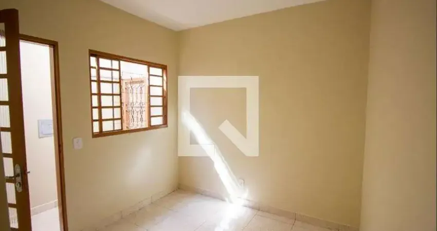Casa para Aluguel - Samambaia, 2 Quartos,  70 m² - Brasília