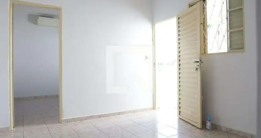 Casa para Aluguel - Vila União, 2 Quartos,  43 m² - Goiânia