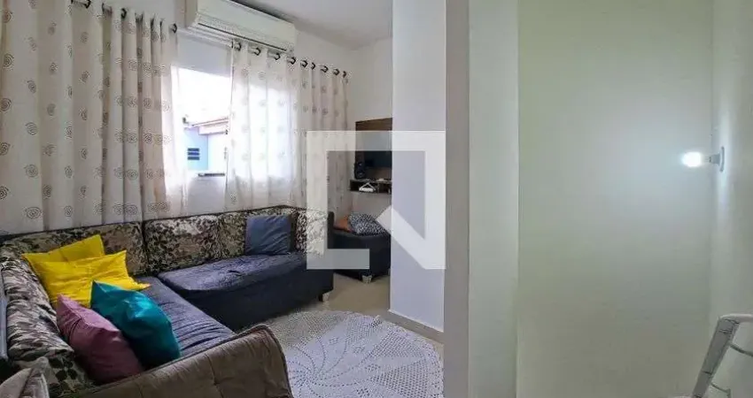 Casa / Sobrado em Condomínio para Aluguel - Maracanã, 2 Quartos, 56 m² - Praia Grande